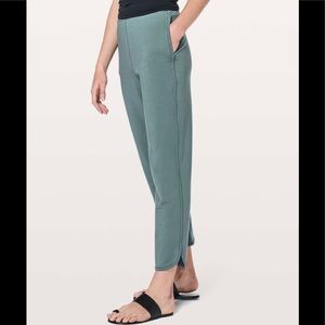 Lululemon Every Moment Pant 26” size 6